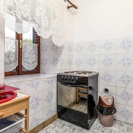 2 Bedroom Beautiful In Rab דירה Banjol