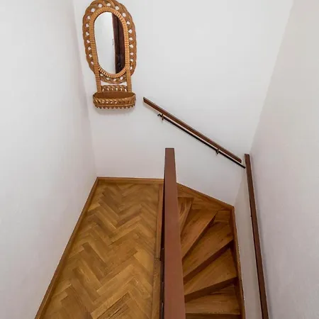 2 Bedroom Beautiful In Rab דירה