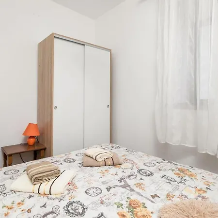 2 Bedroom Beautiful In Rab * Banjol